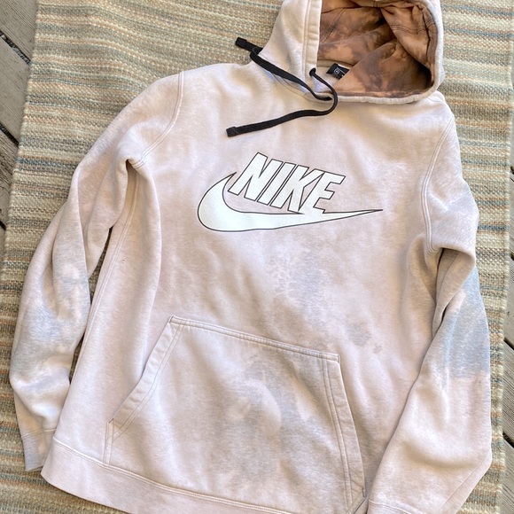 Nike Tops - Nike sweatshirt